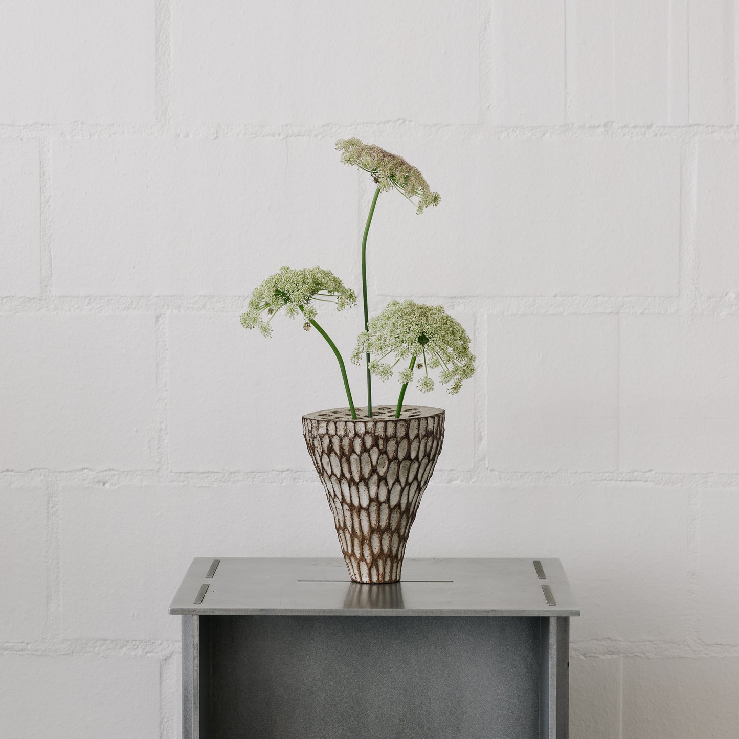 Small Ren Vase - cacao/white