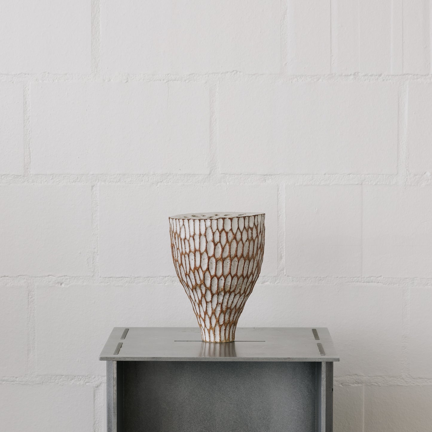 Ren Vase — warm/white