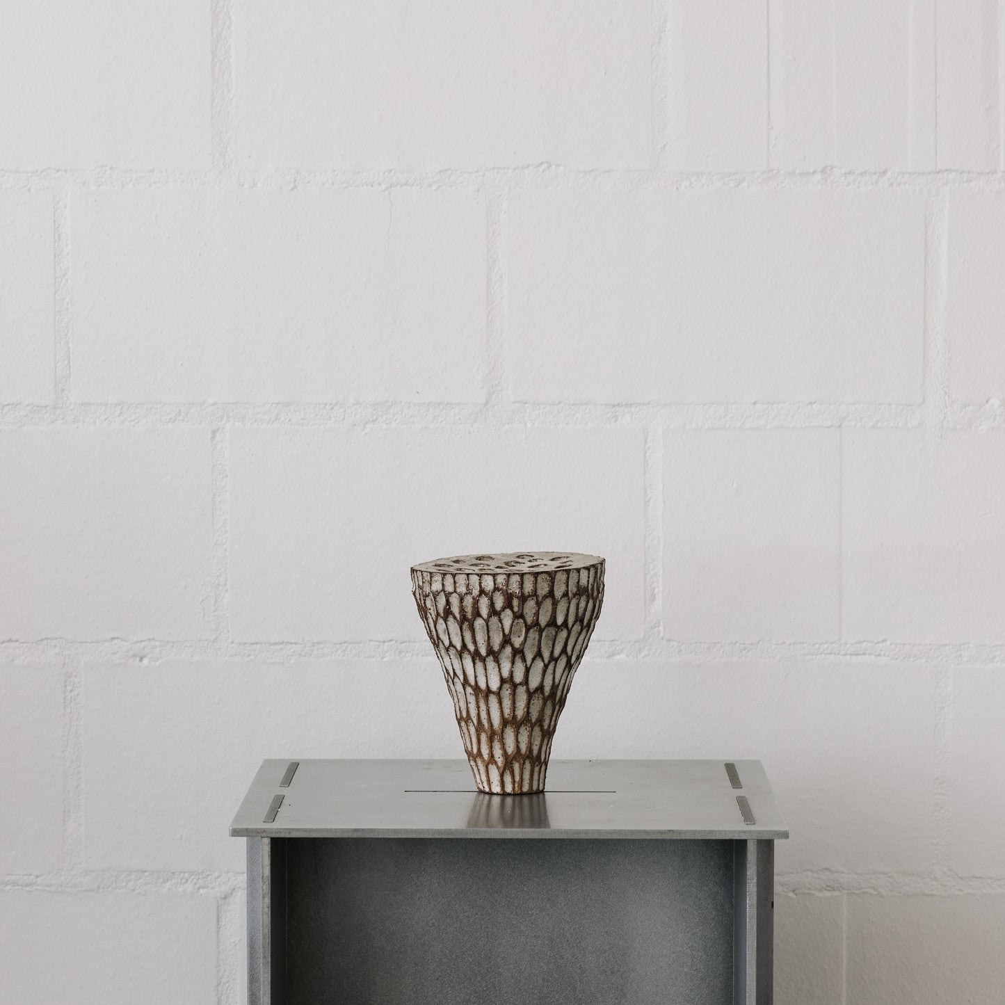 Small Ren Vase - cacao/white